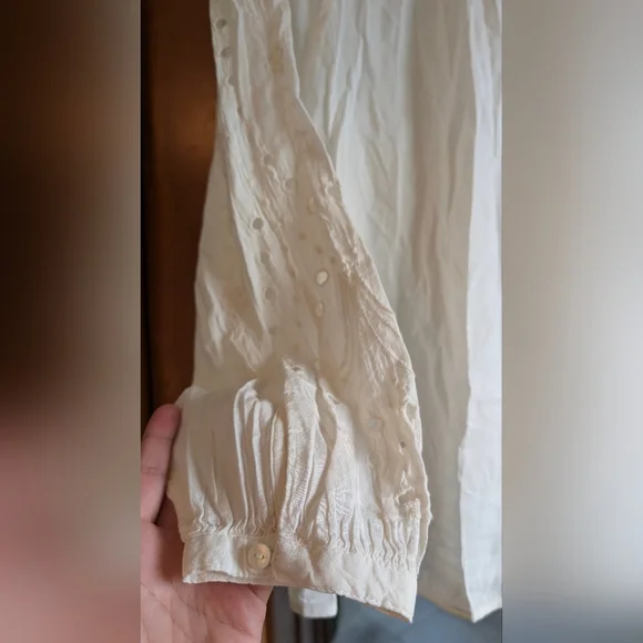 Old Navy Cream Top - Picture 3 of 10